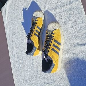 Adidas men's size 12 blue and gold Notre Dame sneakers